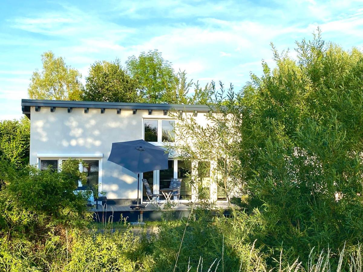 House Of Happiness Mit Seeblick Hungen المظهر الخارجي الصورة